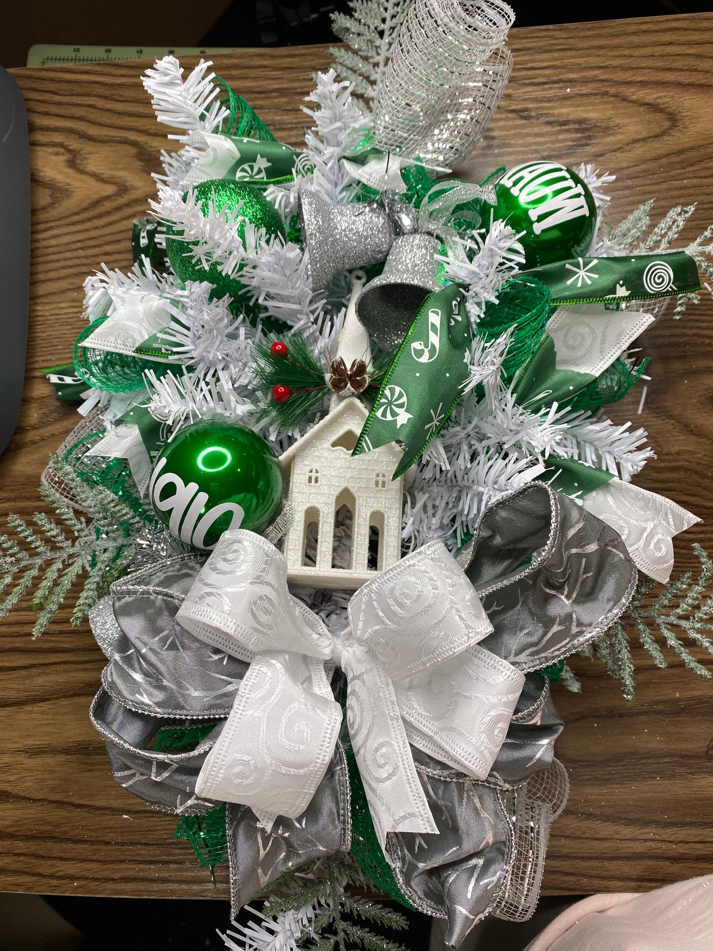 N.A.U.W. : Christmas Swag (Door Wreath)